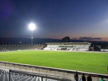 Частична преработка на проект и изграждане на осветителна система в съответствие с нормите на UEFA TV-2010 за стадион „Локомотив” / Осветление на спортни съоръжения